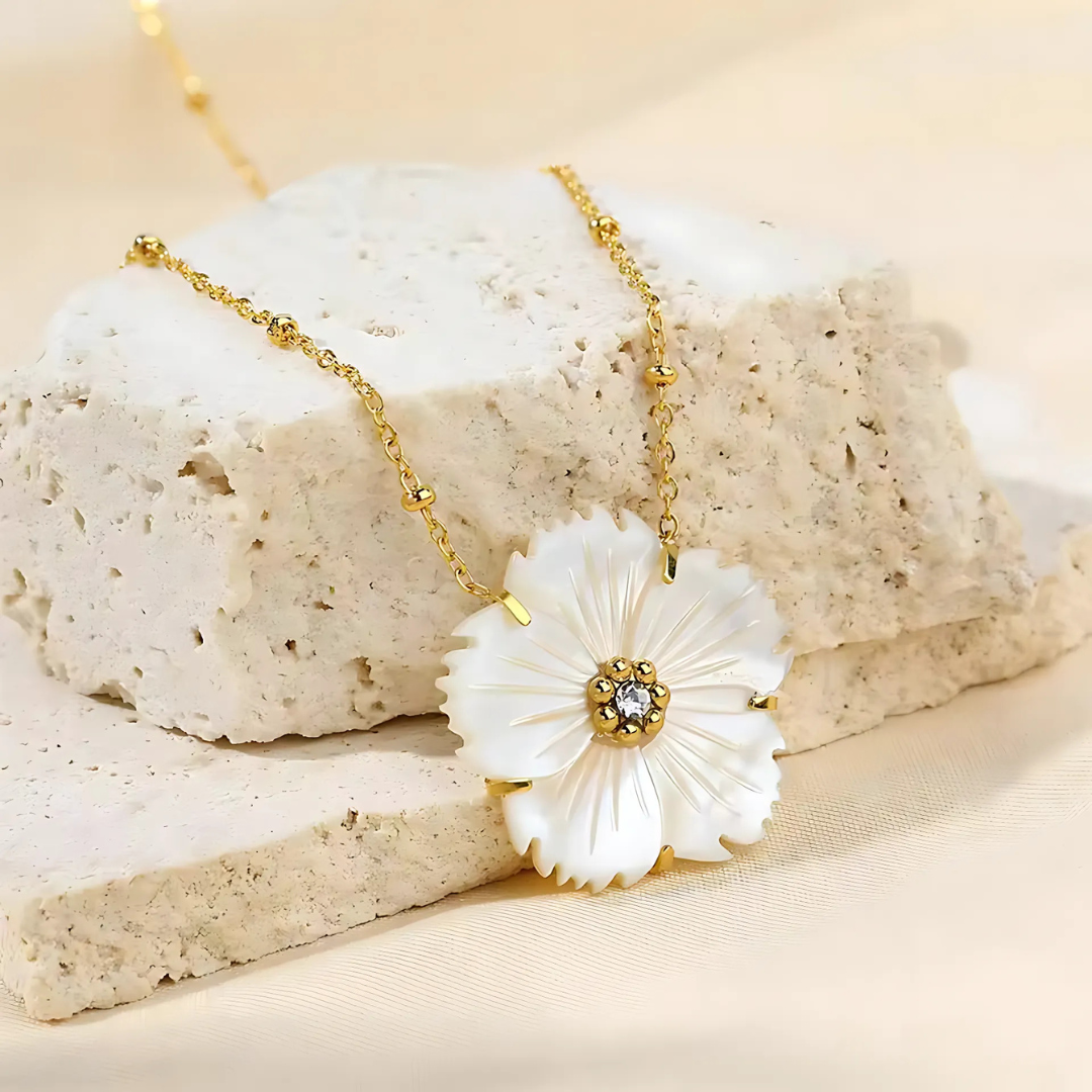 CAMILLE – COLLIER CHAÎNE DORÉE FLEUR NACRÉE