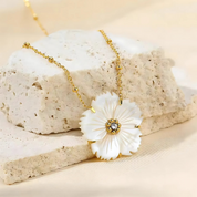 CAMILLE – COLLIER CHAÎNE DORÉE FLEUR NACRÉE