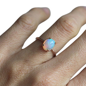 IVONNA – BAGUE MINIMALISTE À PIERRE OVALE EN OPALE